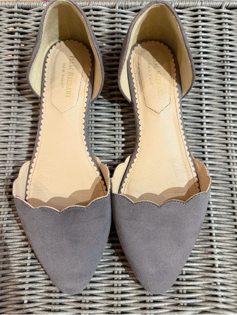 Isaac Mizrahi Gray Scalloped Pointed D'Orsay Flats